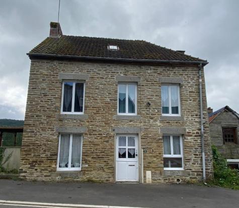 Maison en pierre en plein bourg de ROUVROU (Ménil Hubert sur Orne ) 