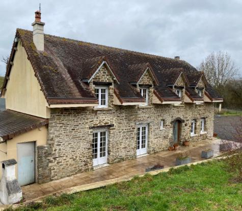 Belle maison de campagne avec grand terrain Commune de VASSY REF V1057