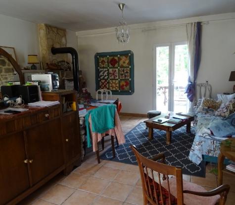 94/13 A vendre Maison Pierre, au calme, dans un petit bourg avec toutes commodités
