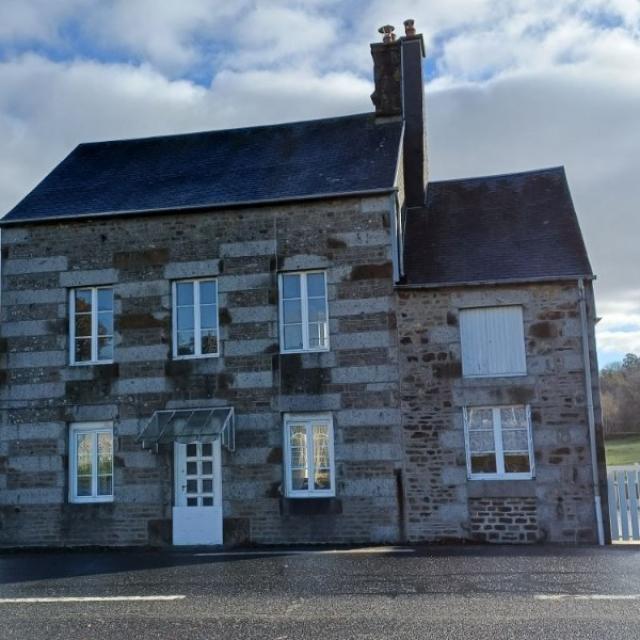 Grande maison avec beaucoup de potentiel à SAINT GEORGES DES GROSEILLERS Ref V 1060